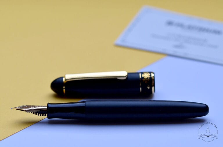 3776 Pure Gold Zogan Sakura Fountain pen by Platinum 2