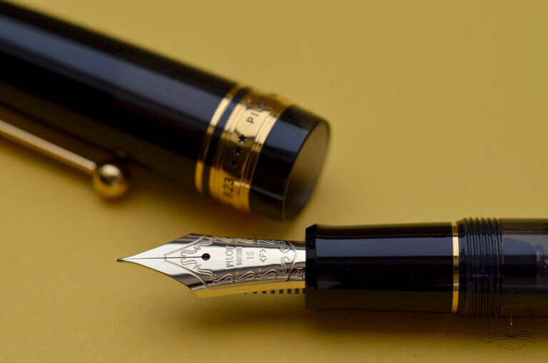 Stylo-plume Custom 823 Noir de Pilot 3