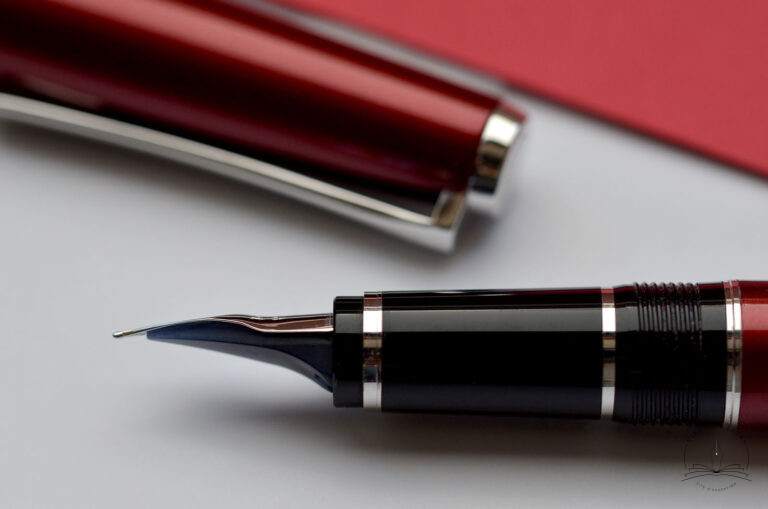 Falcon Burgundy Fountain pen by Pilot 4