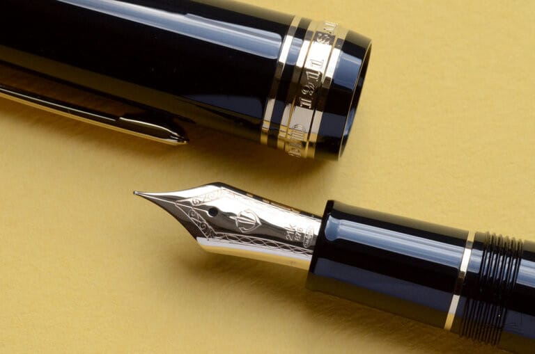 1911L Black Gold Fountain pen by Sailor 3