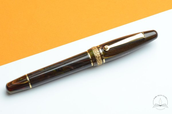 Stylo-plume Ultra Ogiva Golden Age 2.0 Fire de Maiora 1