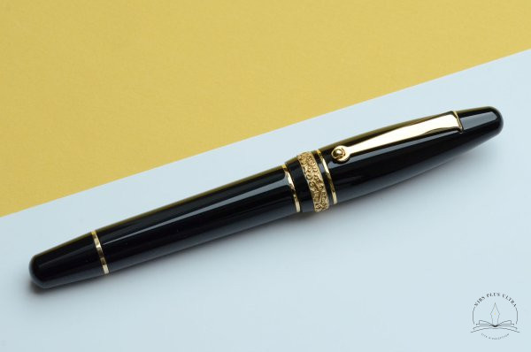 Stylo-plume Ultra Ogiva Golden Age 2.0 Nera de Maiora 1