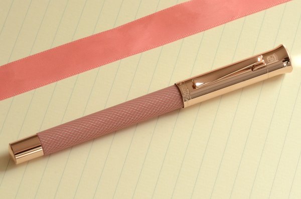 Stylo-plume Guilloché Rose blush de Graf von Faber-Castell 1