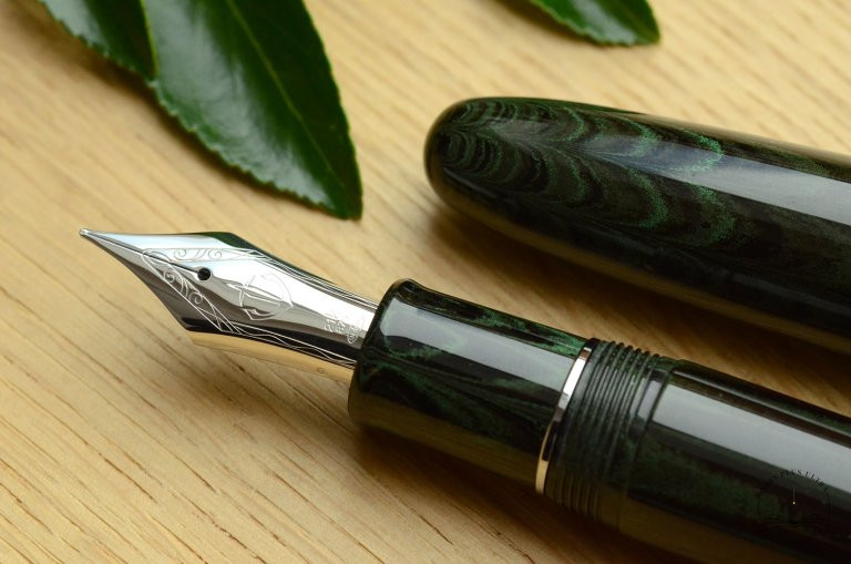 Stylo-plume King of Pens Ripple Aoine Ebonite de Sailor 3