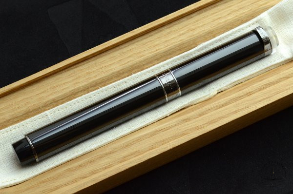 Stylo-plume 110è Anniversaire Kurogane de Sailor 1