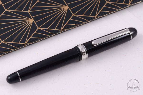Stylo-plume 3776 Century Black diamond de Platinum 1