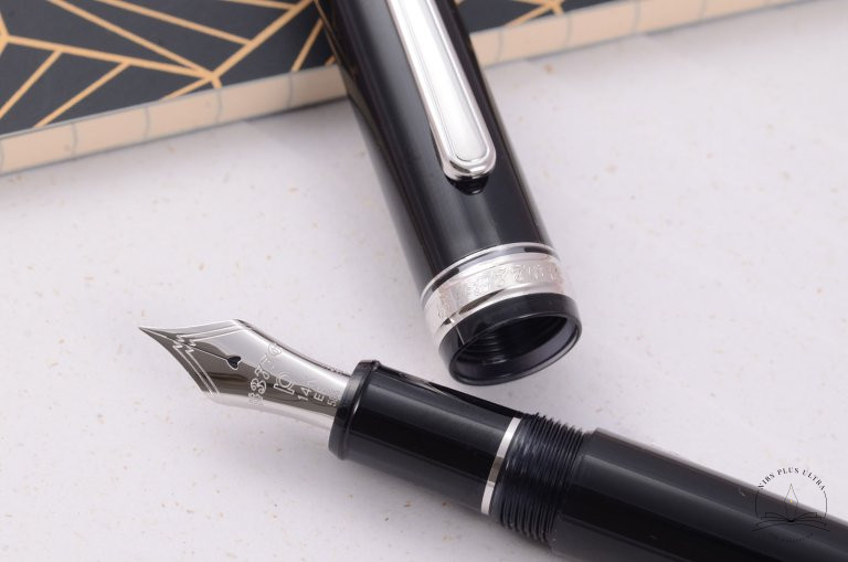 3776 Century Black Diamond Fountain pen by Platinum 3