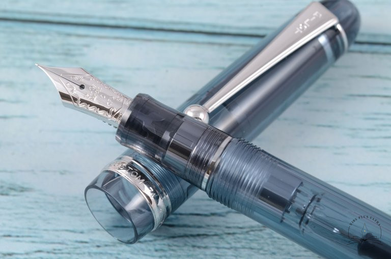 Custom 74 Night blue Fountain pen by Pilot 3